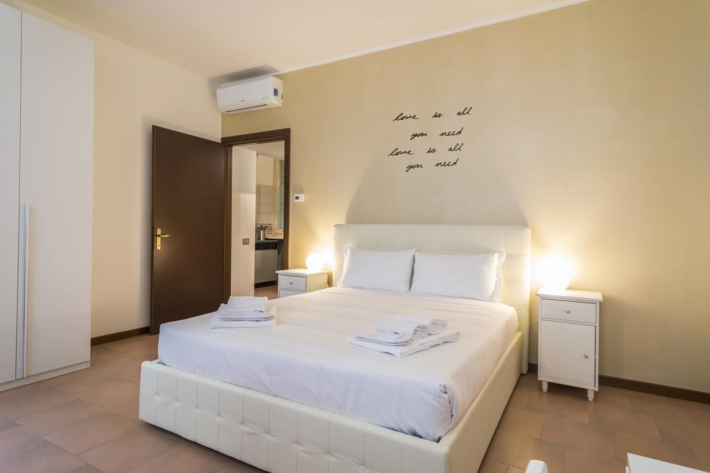 Hemeras Boutique Homes - City Center Design Flats Milan Bagian luar foto