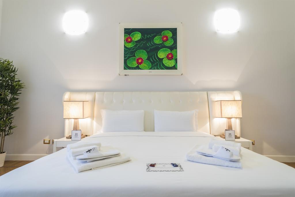 Hemeras Boutique Homes - City Center Design Flats Milan Bagian luar foto
