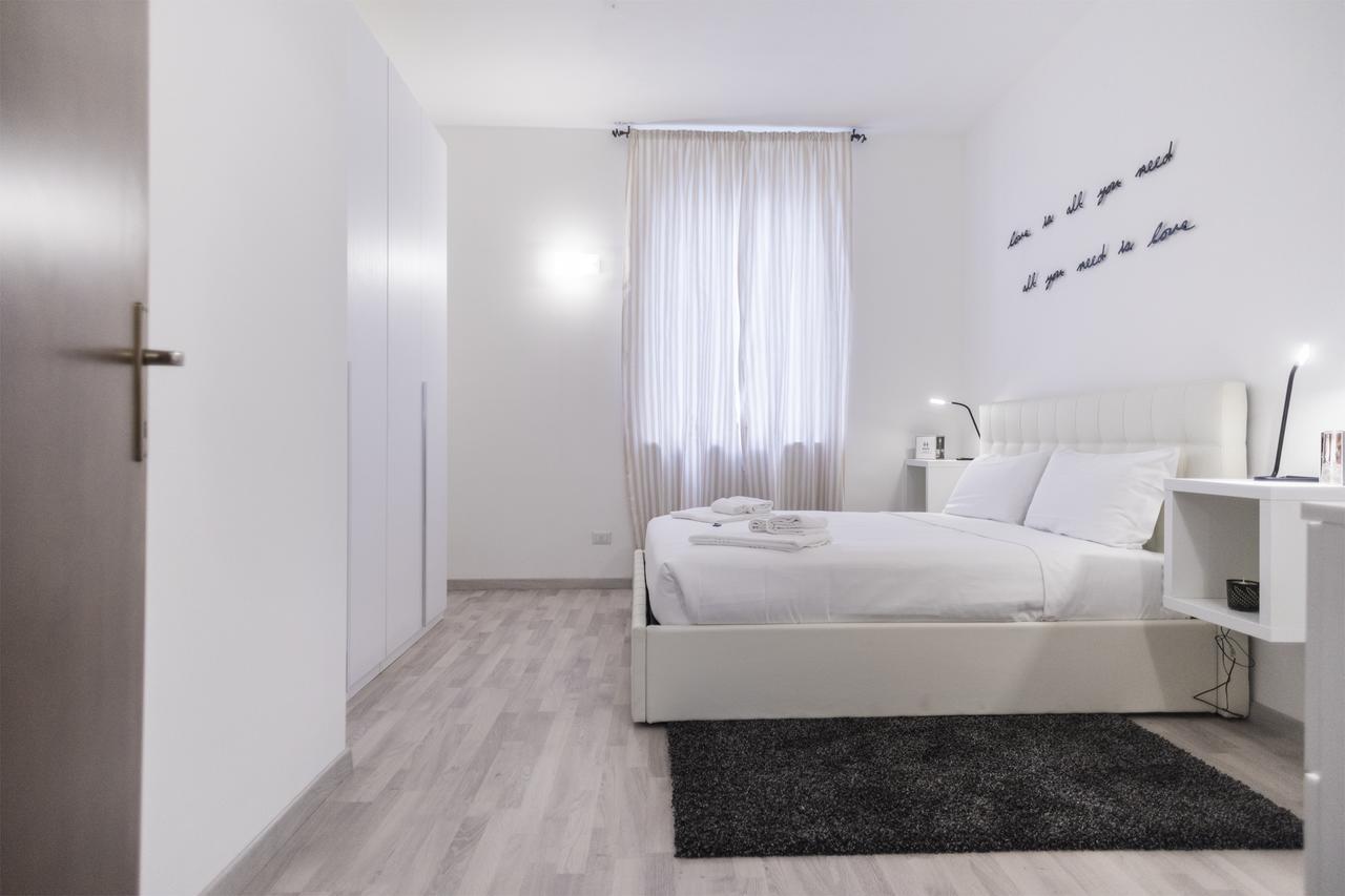 Hemeras Boutique Homes - City Center Design Flats Milan Bagian luar foto